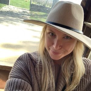 Meet your Posher, Stefanje